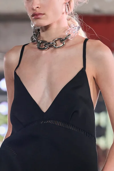 Look 17